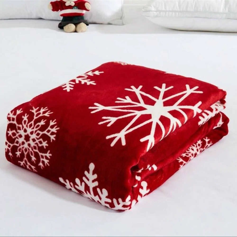Cozy Red Snowflake Holiday Throw Blanket